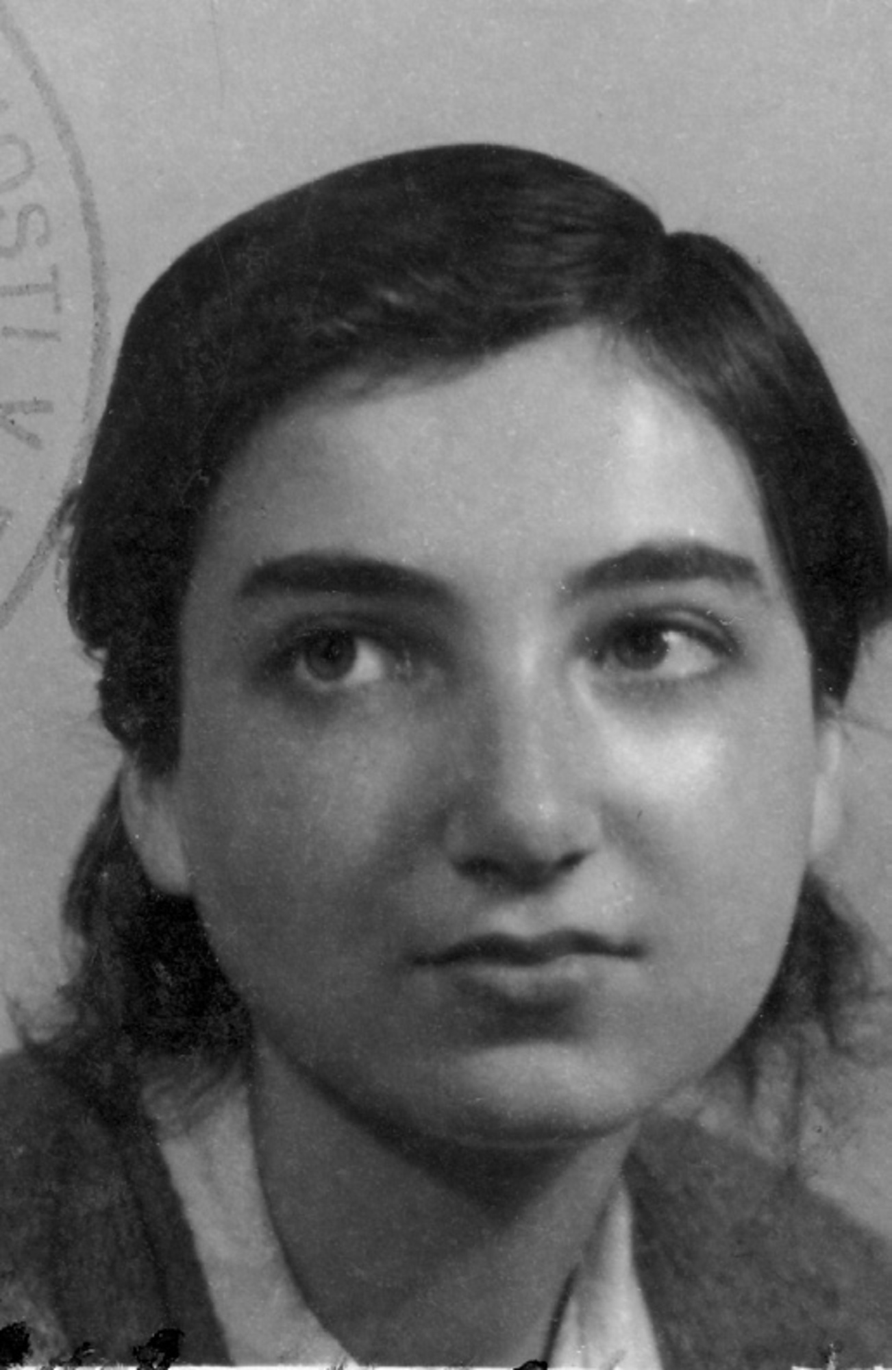 Hana Bořkovcová in 1945 on a picture from her repatriation card