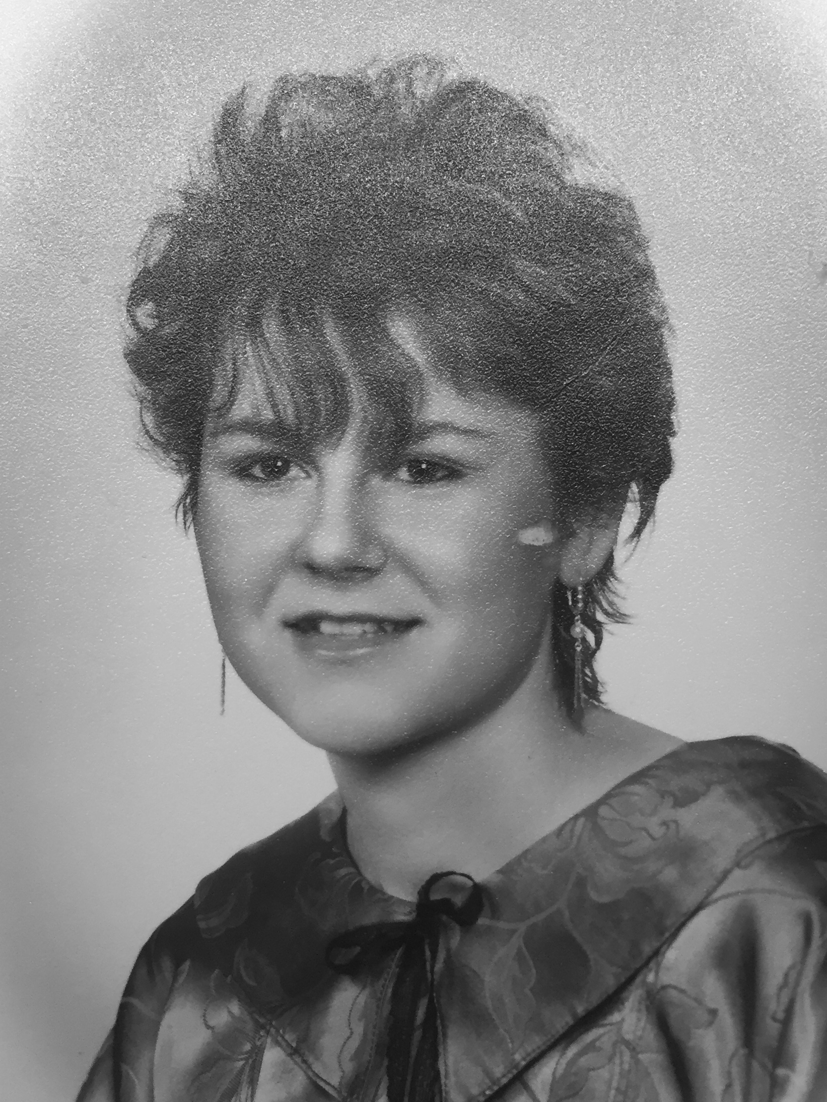 Monika Brázdová na fotografii z maturitního tabla