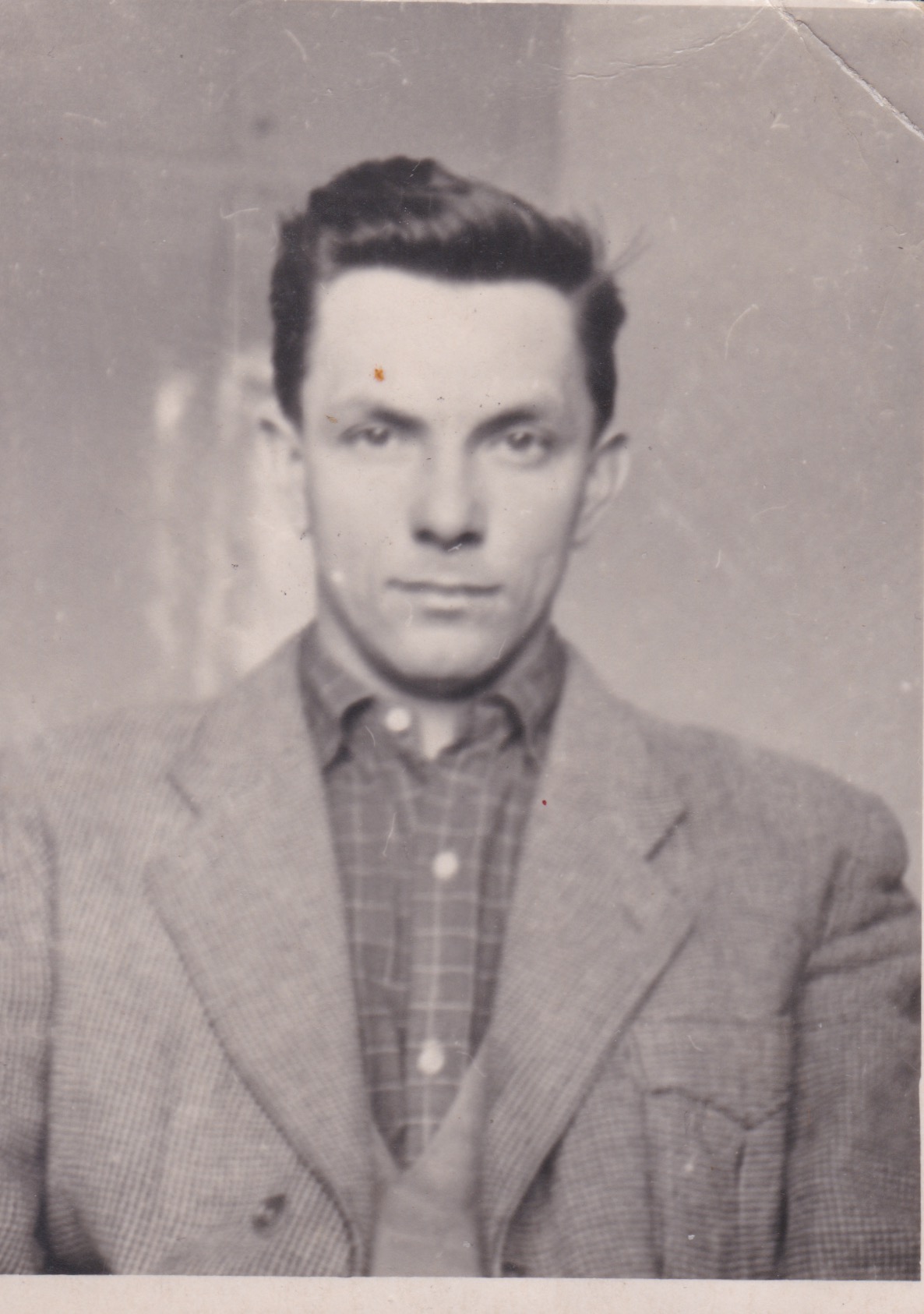 V době vojenské služby, kterou absolvoval na letišti ve Zvolenu, 1955 
