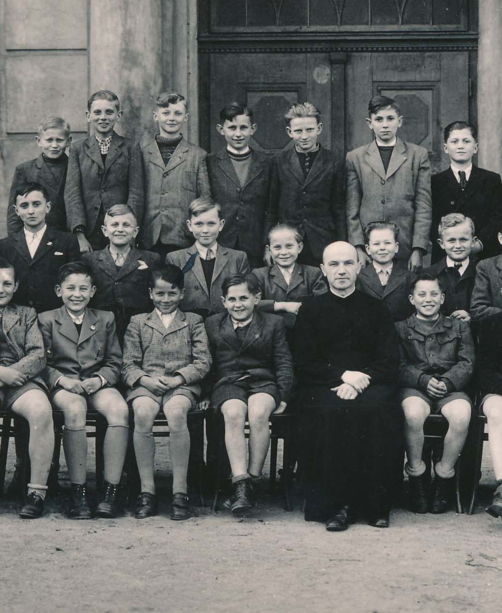 In the first class (5th grade) of the Jesuit school, 1947/45. Václav Wagner third from the left, middle row.