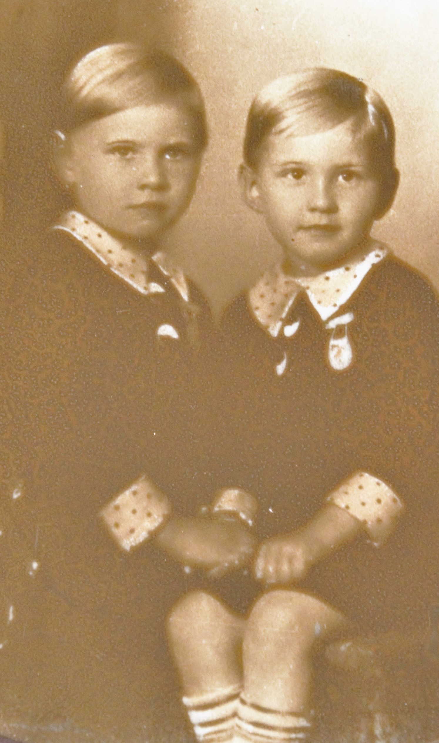 Gertruda Milerská (on the right) with her older sister Hanne in the late 1930s