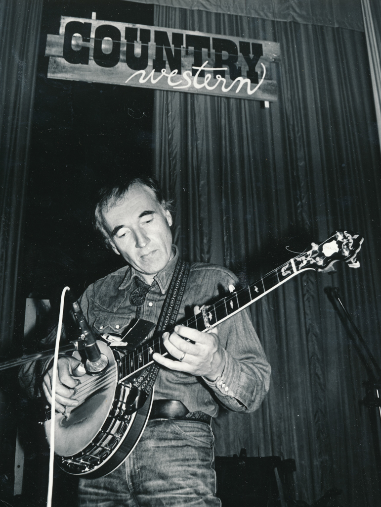 Marko Čermák plays a 110-year-old banjo originally from London, TV Country and Western, 1990