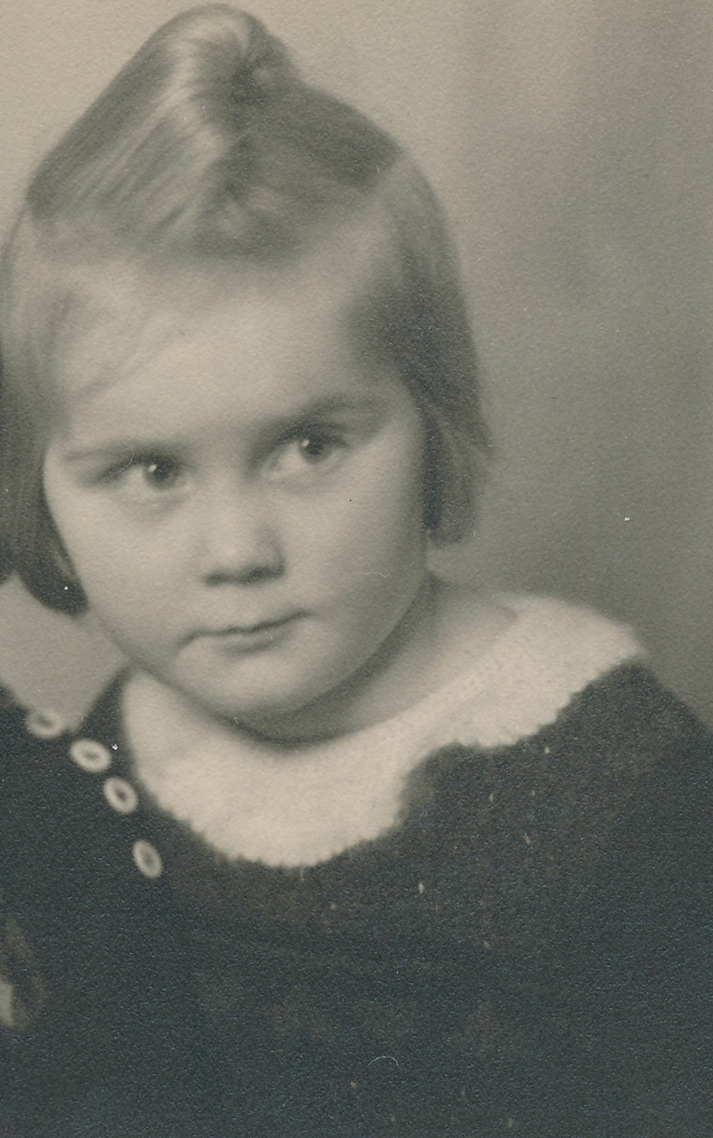 Gisela Rieseder as a child, ca. 1945