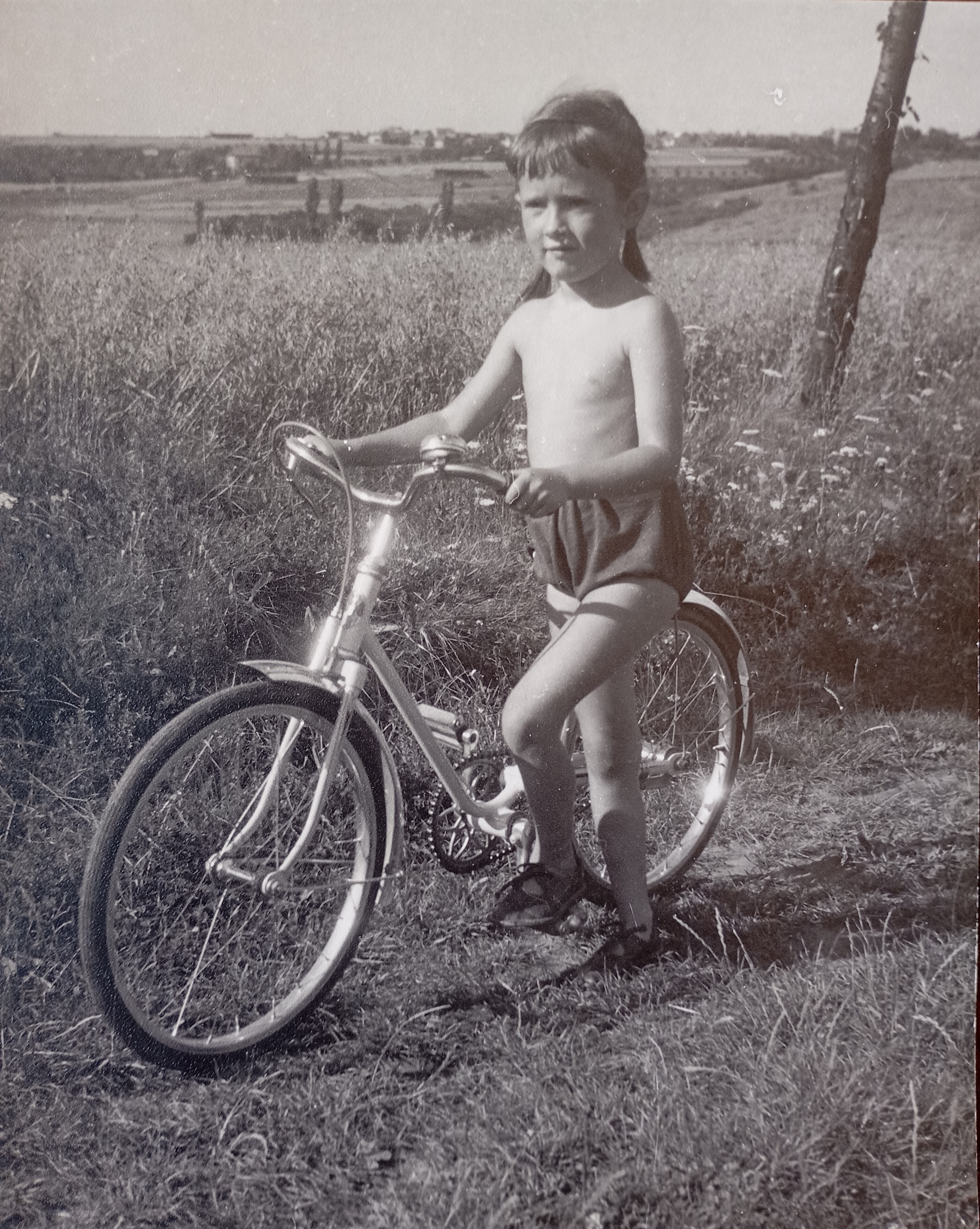 Alžběta Cibochová as a five-year-old on a trip