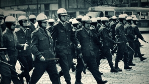 Veřejná bezpečnost rozhání demostraci v centru Prahy 21. srpna 1969. Foto Jiří Všetečka