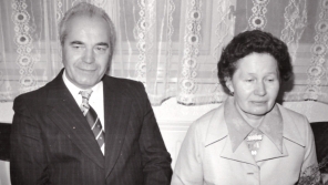 První předseda JZD Zvěstov Josef Macek s manželkou na svatbě svého syna. Foto: Petr Macek