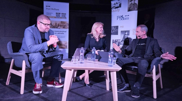 Zuzana Čaputová a tvůrci podcastu D&Š Jindřich Šídlo a Jan Dobrovský při živém natáčení podcastu v Bratislavě, foto: Ema Šídlová