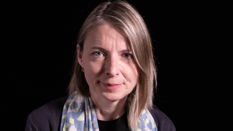 Oq pigtaillalar bilan rus porno Sigir qiz sikmoqda