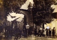 The farmhouse of the Hrdlička family, the entrance gate (a photo from the past) 
