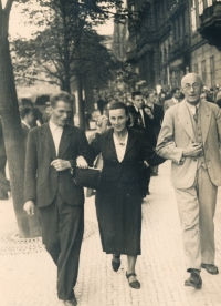 Parents in September 1939, Wenceslas Square
