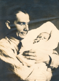 Jediná fotografie s tatínkem, leden 1940