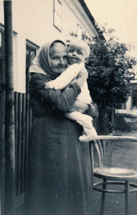 Vladimír s babičkou Budzowskou z otcovy strany