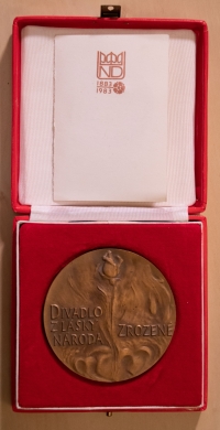 Pamětní medaile ke 100. výročí otevření Národního divadla