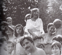 Birthday party in Kozly in the summer of 1976; Jan, Jitka, Monika Dienstbierová, Lenka Jiránková, Zuzana Dienstbierová, Luboš Dobrovský, with a cap, Vladimír Jiránek, Jiří Dienstbier, Irena Dienstbierová