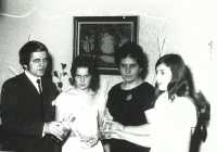 Husband and wife Lovečkovi with daughters