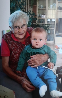 Květoslava Čaloudová with her great-grandson