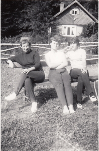 Dagmar Stachová with her mother, Milada Ježová, and her grandmother, Anna Veverková, after Milada Ježová had been released from prision 
