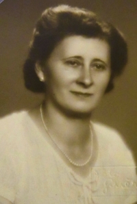 Milada Kirschnerová, Miloš Kirschner's mother