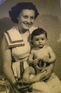 Naďa with Naďa, her daughter, 1953