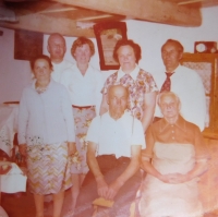 Rodina v domě v Hynčicích nad Moravou