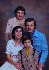 The sister Věra with her family after emigrating to the USA