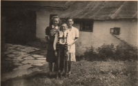 Matys siblings - Herta, Kurt and Anna in Hynčice nad Moravou