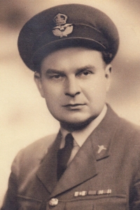 MUDr. Zdeněk Vítek, Miroslav Vítek's uncle, who was a doctor at a RAF unit stationed in England during WWII