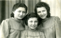 Three daughters Jaroslav´s grandfather Emil Navrátil. The mother, Marta Navrátilová (née Malíková) the first on right. 
