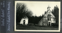 Kaplička zasvěcená sv. Martě na fotkách z rodinného alba (polovina 50. let). 