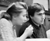 Utorok 21. novembra 1989: Henrieta Hrinková a Daniel Bútora – opäť v Aule UK.