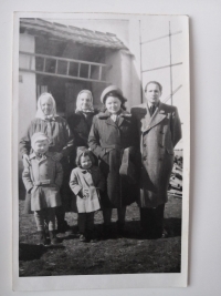 Věra Dvořáková with her older brother, parents, grandmother and aunt (Jan Vilím's sister)