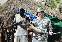 S mužem z kmene Surma, Afrika