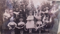 1937, the family during the first mass of P. Ondrej Damborsky, the witness in the front