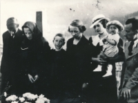 Švedlár in 1937, Grandad´s funeral, Karel was one year old 