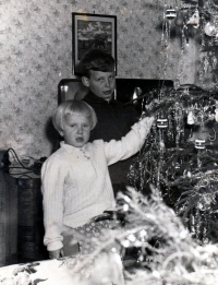 Marta Janasová s bratrem Janem Zajícem / kolem roku 1959