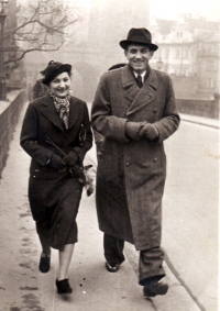 Jan Hlach´s parents on Chares Bridge in Prague. 