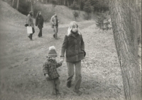 Wife Ludmila with her son Tomáš at the show at Šibenik in Uničov in about 1982. Photo by Petr Fráňa