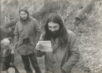 Miroslav Sedlář při zahájení výstavy na Šibeníku v Uničově asi v roce 1982. Foto: Petr Fráňa