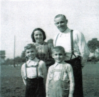 Josef Ohnheiser (far left) with his mother, father and brother.