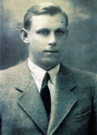 Witness' father Hermann Ohnheiser. 1930's