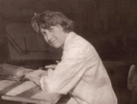 Marie Škrlová v práci (rok 1961)