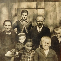 Scholz family in Bear Gorge. Parents Eduard and Aloisie with children Eduard, Maria, Josef, Leopoldina, Adolf and Aloisie
