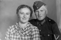 Siblings Marie and Eduard