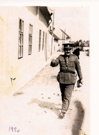 Otec Marie Škrlové, Tomáš Kelnar, ve službě (asi rok 1930)