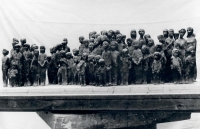 Desetinový cínový model Pomníku dětským obětem války