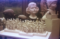 Desetinový model Pomníku dětským obětem války z konce 80. let