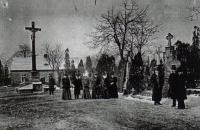 Domek rodiny Seidlerovy u Mikulášského hřbitova znázorněn na fotografii tak, jak vypadal asi kolem roku 1900
