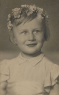Marie Uchytilová's daughter, Sylvia Klánová, age 13