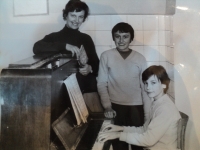Hodina hudební výchovy na 5. ZŠ, počátek 70. let