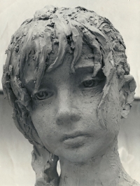 Lidická dívka z hlíny – detail